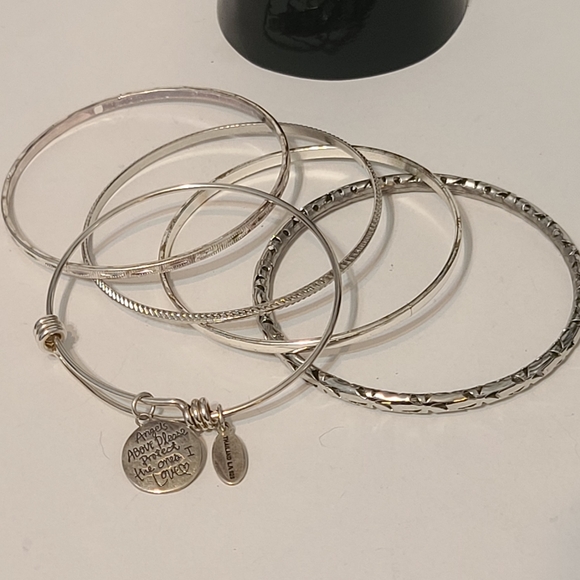 5 cute silver tone bangle bracelets size 7" - Picture 7 of 7